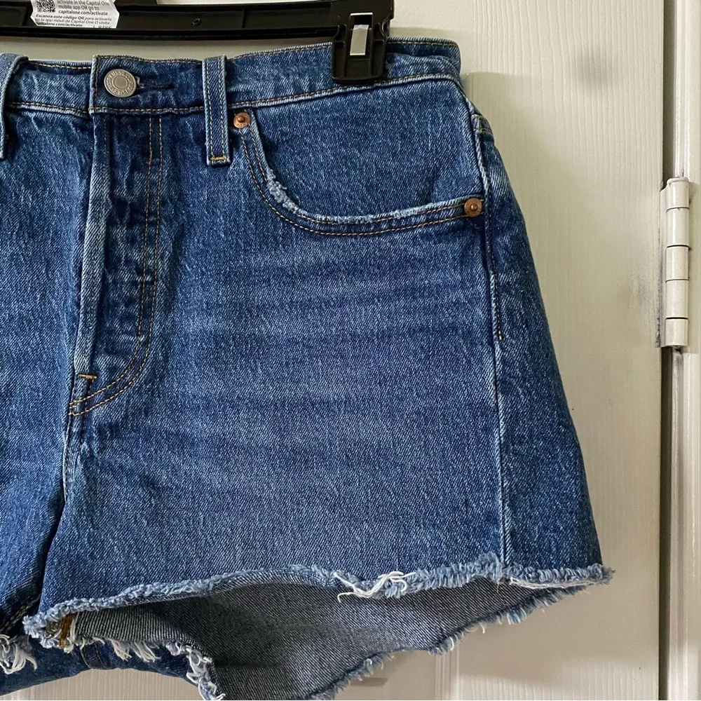 Levi's 501 Women's Size 28” Medium Wash Cotton Fray Hem Button Tab Denim Shorts - Picture 4 of 12